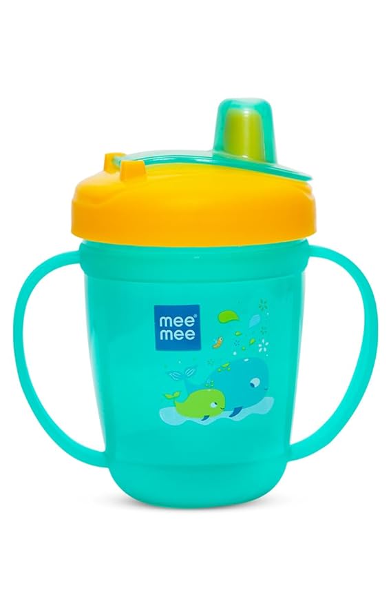 This sipper cup features a 2in1 design with both a spout