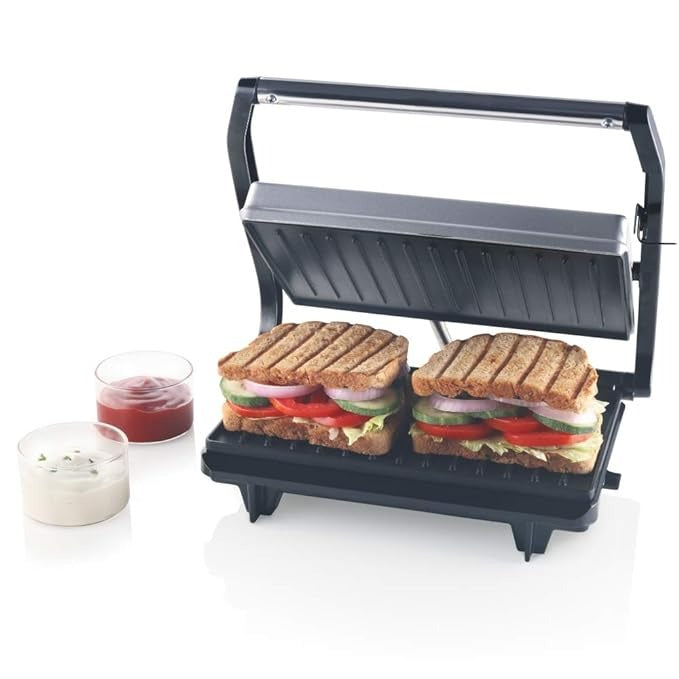 Non stick grilling plate can make up to 2 large size sandwiches at the same time Capacity 4 Slices