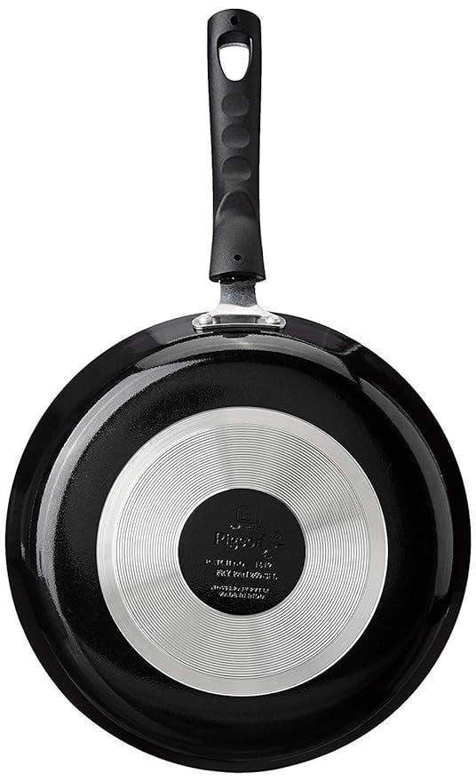 This non stick fry pan from Pigeon offers effortless cooking and easy cleaning making it the perfect addition to any kitchen