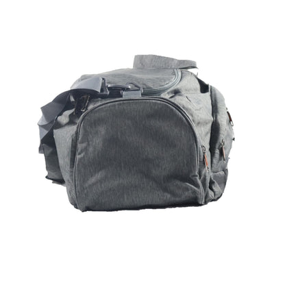 Crafted with Taslan fabric this bag is both durable and stylish in a sleek grey color